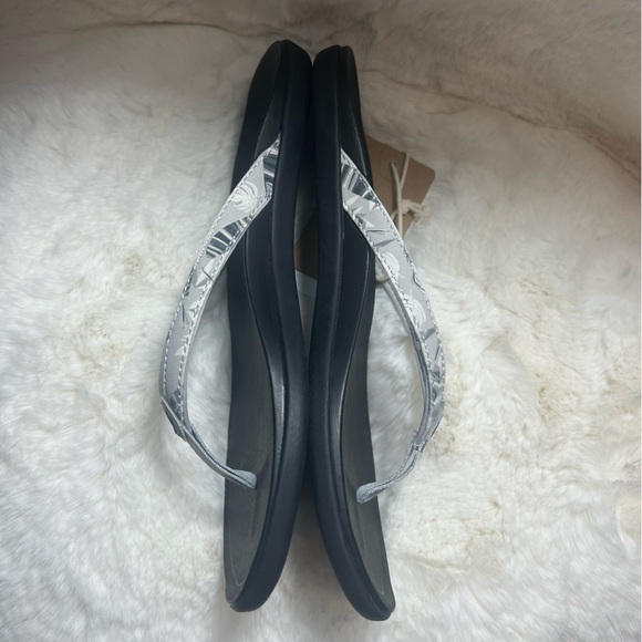 OluKai Ho’Opio Black & grey Sandals comfort island flip flops NWT Sz-9. RS - Picture 4 of 8